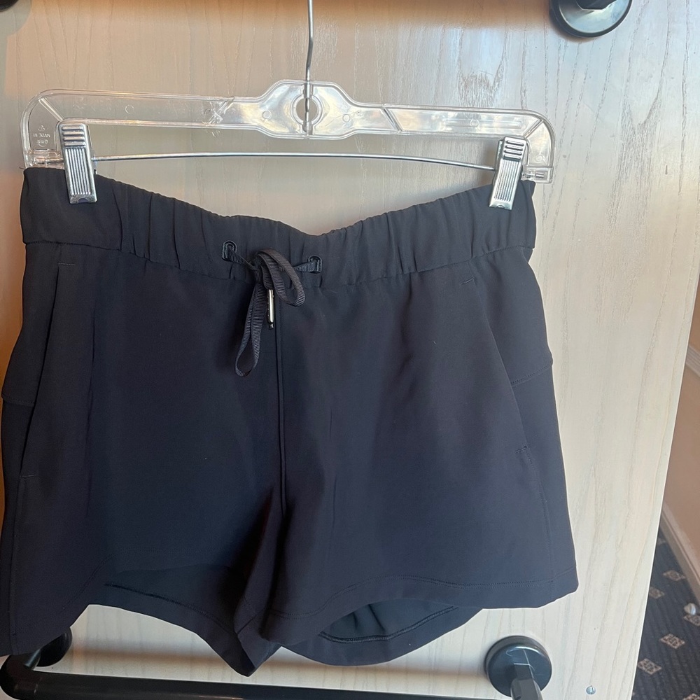 Lululemon shorts size 6